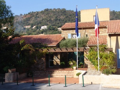 Le rayol Canadel : La Mairie La MAIRIE